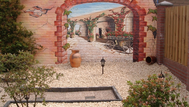 Muurschildering buiten van een boerenerf.